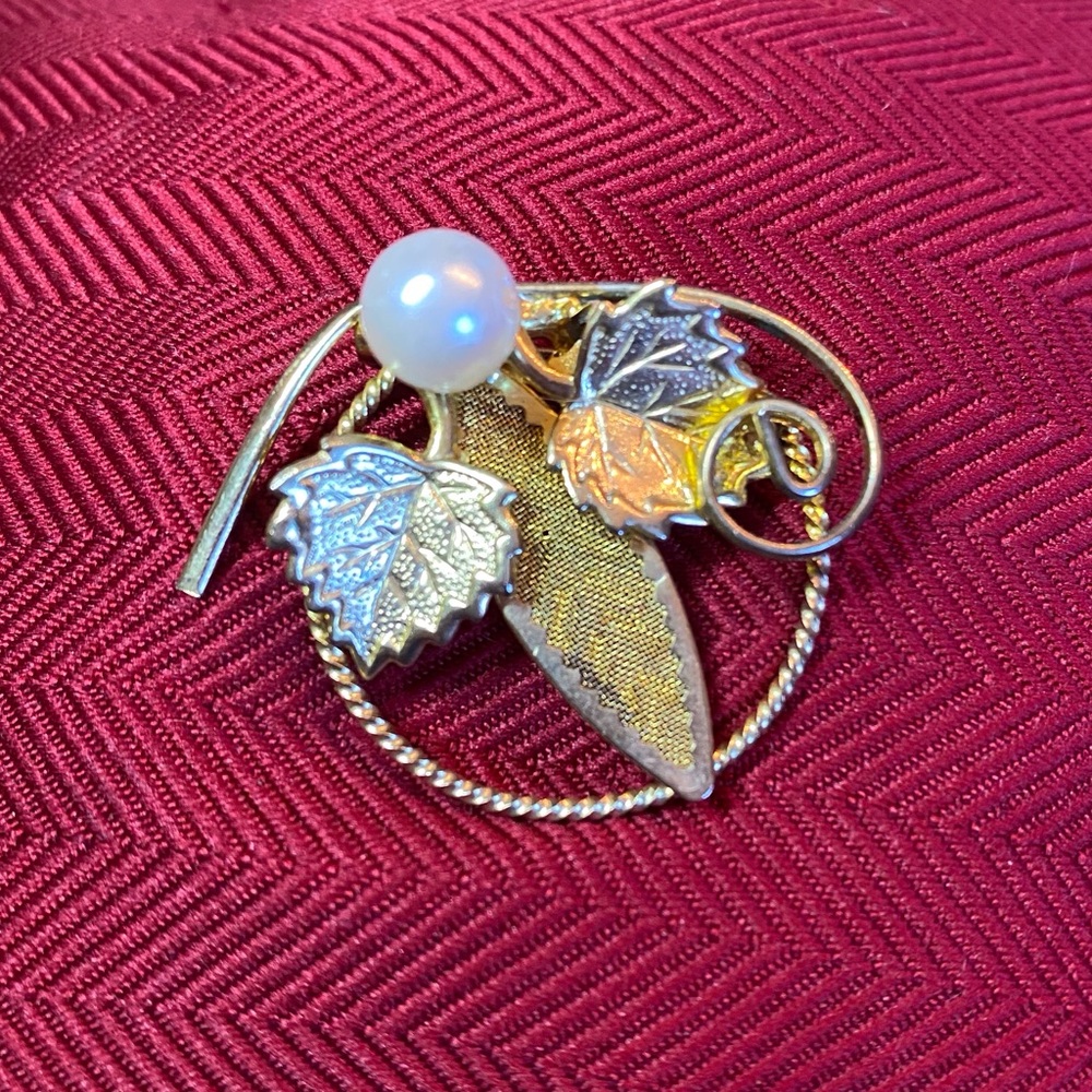 Vintage Leaf Gold Tone with Faux Pearl Brooch
